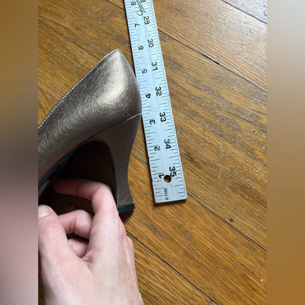 VERSACE metallic round toe pumps! - Picture 5 of 5